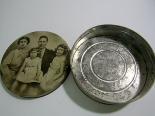 Vintage Royal Family Photo Toffee Tin.  Queen Eliz,  King George & 2 Dtrs.  1920s