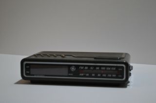 Vintage Ge General Electric Digital Alarm Clock Radio Brown Woodgrain 7 - 4612a