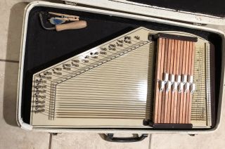 Vintage 1960’s Autoharp By Oscar Schmidt Appropiately / Antique Instrument