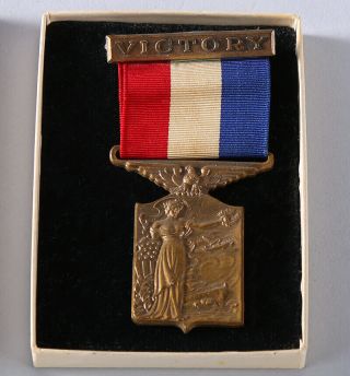 1946 Wwii Brass Victory Medal Kenosha Wisconsin For Veterans Antique Patriotic
