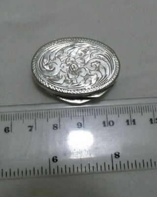 VINTAGE SOLID 800/900 SILVER ENGRAVED CONTINENTAL DEEP PILL PATCH OR SNUFF BOX. 7