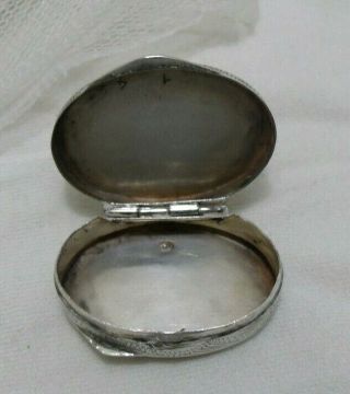 VINTAGE SOLID 800/900 SILVER ENGRAVED CONTINENTAL DEEP PILL PATCH OR SNUFF BOX. 8