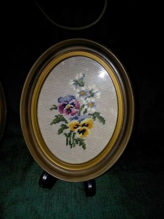 VTG.  ANTIQUE HAND EMBROIDERED PICTURE CROSS STITCH FLOWERS IN A PLASTER FRAME 3