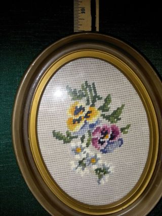VTG.  ANTIQUE HAND EMBROIDERED PICTURE CROSS STITCH FLOWERS IN A PLASTER FRAME 4
