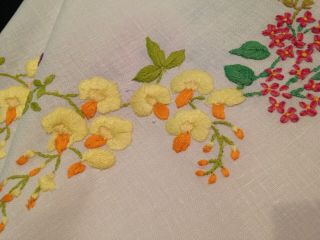 VINTAGE HAND EMBROIDERED LINEN TABLECLOTH CIRCLE OF FLOWERS 4