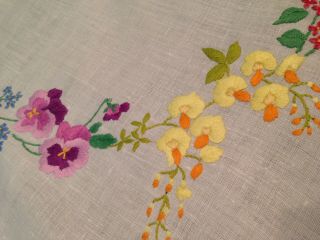 VINTAGE HAND EMBROIDERED LINEN TABLECLOTH CIRCLE OF FLOWERS 7