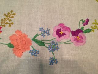 VINTAGE HAND EMBROIDERED LINEN TABLECLOTH CIRCLE OF FLOWERS 8