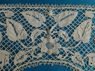 Antique Beds Lace Collar With Flowers And Leaves