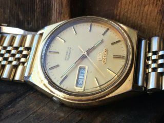 Authentic Vintage Gents Seiko 5 Automatic 7009,  17j Day/date Watch