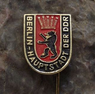 East Germany Berlin Hauptstadt Der Ddr Capital Of Gdr Bear City Crest Pin Badge