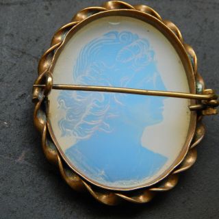 A very fine,  rare unusual antique opalescent glass costume jewellery cameo brooch 4