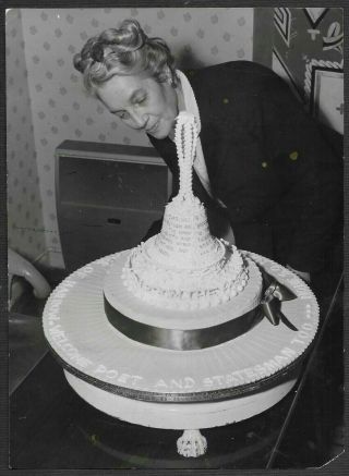 Winston Churchill 88th Birthday 60s Stamped Press Photo Birthday Cake