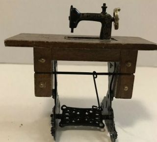 Miniature Dollhouse Vtg Singer Sewing Machine Table Toy Euc Quilting Decor