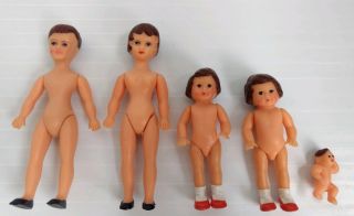 Ari Dollhouse Doll Family Of 5 W/baby Mini Rubber Dolls 4 - 1/4 " - 1 - 1/4 " Vintage