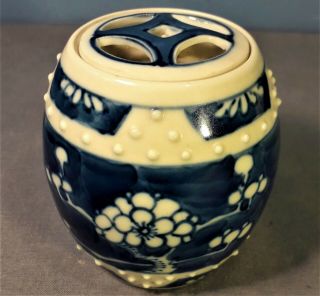 Antique Chinese Blue And White Ginger Jar.  Double Blue Line Underneath