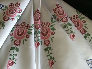 VINTAGE LINEN HAND EMBROIDERED TABLECLOTH & TEA COSY COVER ROSES 7