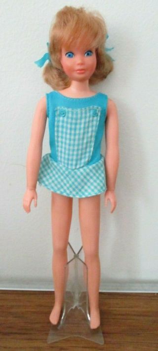 Vintage Barbie: Pose N Play Skipper Doll In Outfit