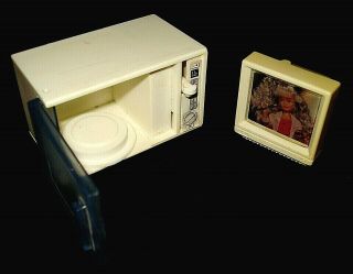 Vintage Pedigree Sindy Microwave And Tv Monitor
