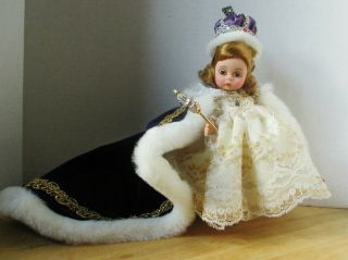 Vtg.  Madame Alexander Queen Elizabeth Ii - Coronation Doll W/ Box,  Accessories