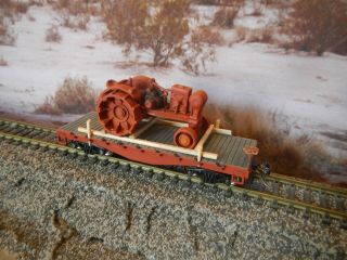 Ho Shorty Flat Car W/ Custom Antique Rusted Tractor Load Undec Kds Metal Wheels