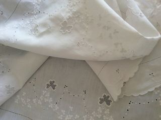 ☘️ stunning antique Irish linen shamrock cut work embroidery table cloth ☘️ 2
