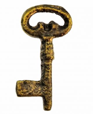 Post Medieval Bronze Casket Key 16th Century Sub Oval Bow 1¼ " - Ref.  K158