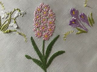 Gorgeous Vintage Linen Hand Embroidered Tablecloth Spring Florals/lace
