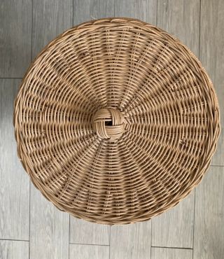 Vintage 21” Woven Wicker Laundry Storage Basket with Lid 2