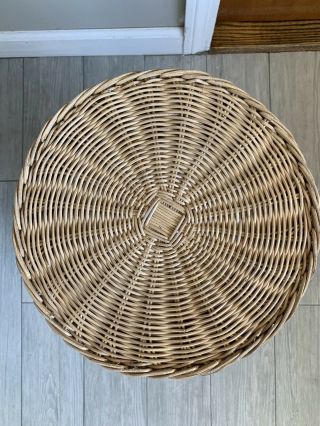 Vintage 21” Woven Wicker Laundry Storage Basket with Lid 3