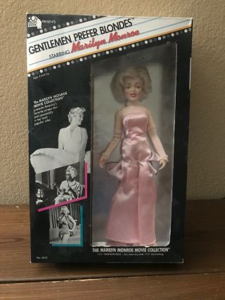 Marilyn Monroe Vintage Doll " Gentlemen Prefer Blondes " 1982 Box