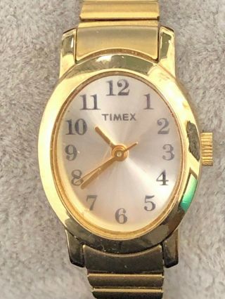Vintage Ladies Timex Quartz Gold Tone Stretchy Watch Battery