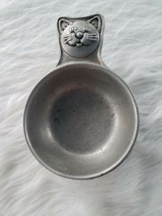 Vintage Wilton Columbia Pa Pewter Porringer Bowl Dish Decorative Cat Handle