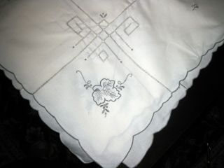 Vintage Madeira embroidery & cut - work linen tablecloth and six matching napkins 4