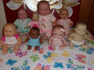 Adorable Variety Of 8 Berenguer Vinyl/cloth Dolls Smiling Thumb Suckers And More