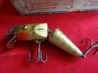 A BOXED PFLUEGER CHUM SIZE 7 LURE,  PALOMINE LURE IN FROG BOX 6