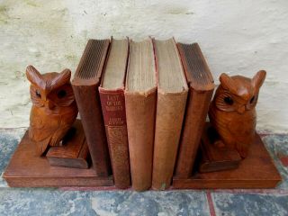 VINTAGE WOODEN BOOKENDS WITH FIGURES OF CARVED OWLS PLUS THREE ANTIQUE BOOKS 3