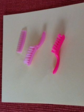 Vintage Barbie Twiggy Francie Hot Pink Brush And Light Pink Brush And Comb Set 2