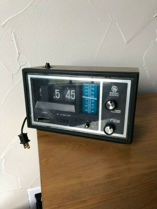 Vintage General Electric Flip Clock Am/fm Radio Alarm 7 - 4426c Ge T85