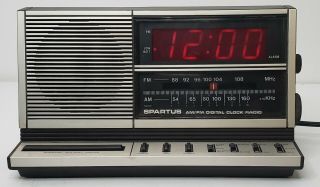 Vintage Retro Spartus Am/fm Digital Alarm Clock Radio Model 0115 - 61