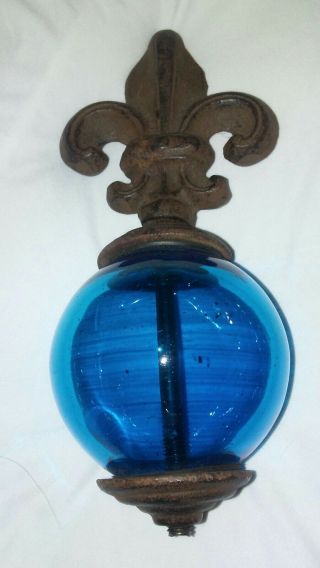 Vintage Fleur - De - Lis Blown Blue Glass Globe Cast Iron Garden/ Finial/ Yard Art