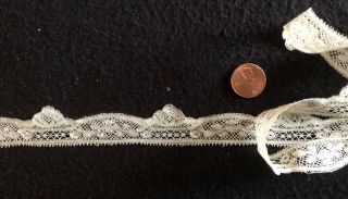 Unusual Vintage Handmade Valenciennes Bobbin Lace Shaped Edging Sew Craft
