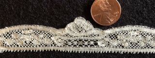 Unusual Vintage handmade Valenciennes bobbin lace shaped edging SEW CRAFT 4