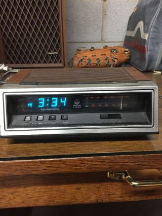 Vintage Ge General Electric Am/fm Dual Alarm Clock Radio - 7 - 4651a -