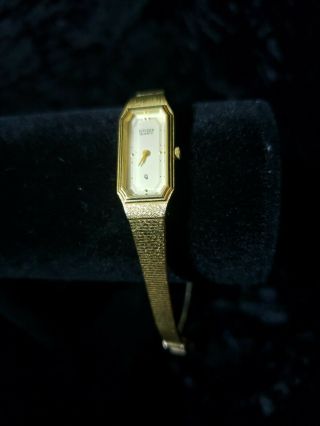 Vintage Ladies Citizen Quartz 6 Jewels Goldtone Rectangle Watch Small Wrist