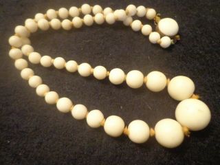 Antique Art Deco White Milk Glass Graduated Bead Necklace 16 In