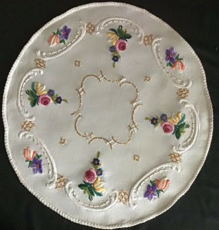 Vintage Linen Hand Embroidered Table Centre Piece Florals