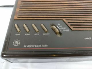 General Electric Model 7 - 4612A GE AM/FM Alarm Clock Radio 2