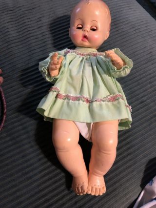 Vintage 1968 Effanbee F&b Baby Doll Eyes Close And Open