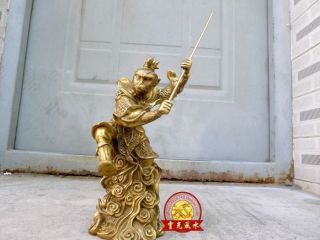 China Myth Brass Sun Wukong Monkey King Hold Stick Fight Statue
