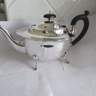 Vintage Quality Traditional Silver Plate Teapot Tea Pot - 4 Pad Feet 4 - 6 Cups